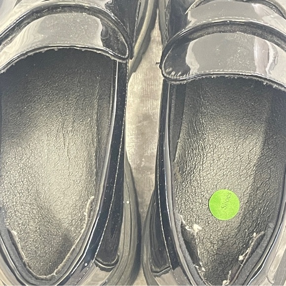 Size 6 Shiny Black Loafers - Picture 6 of 6